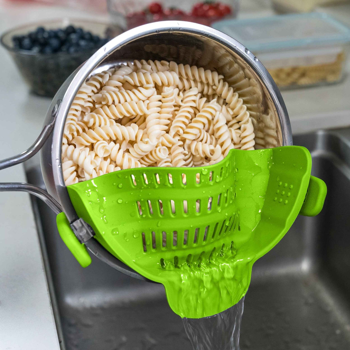 ABERZEY Clip-On Strainer for Pots and Pans - Durable Plastic Colander for Effortless Drainage of Pasta, Meat, and Vegetables - Modern Compact Design Compatible with Stainless Steel Manicure Tool Set Green