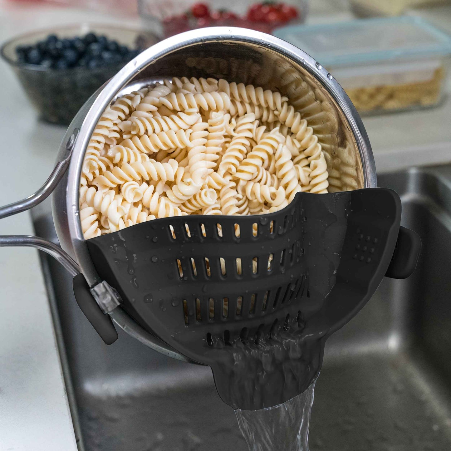 ABERZEY Clip-On Strainer for Pots and Pans - Durable Plastic Colander for Effortless Drainage of Pasta, Meat, and Vegetables - Modern Compact Design Compatible with Stainless Steel Manicure Tool Set Black