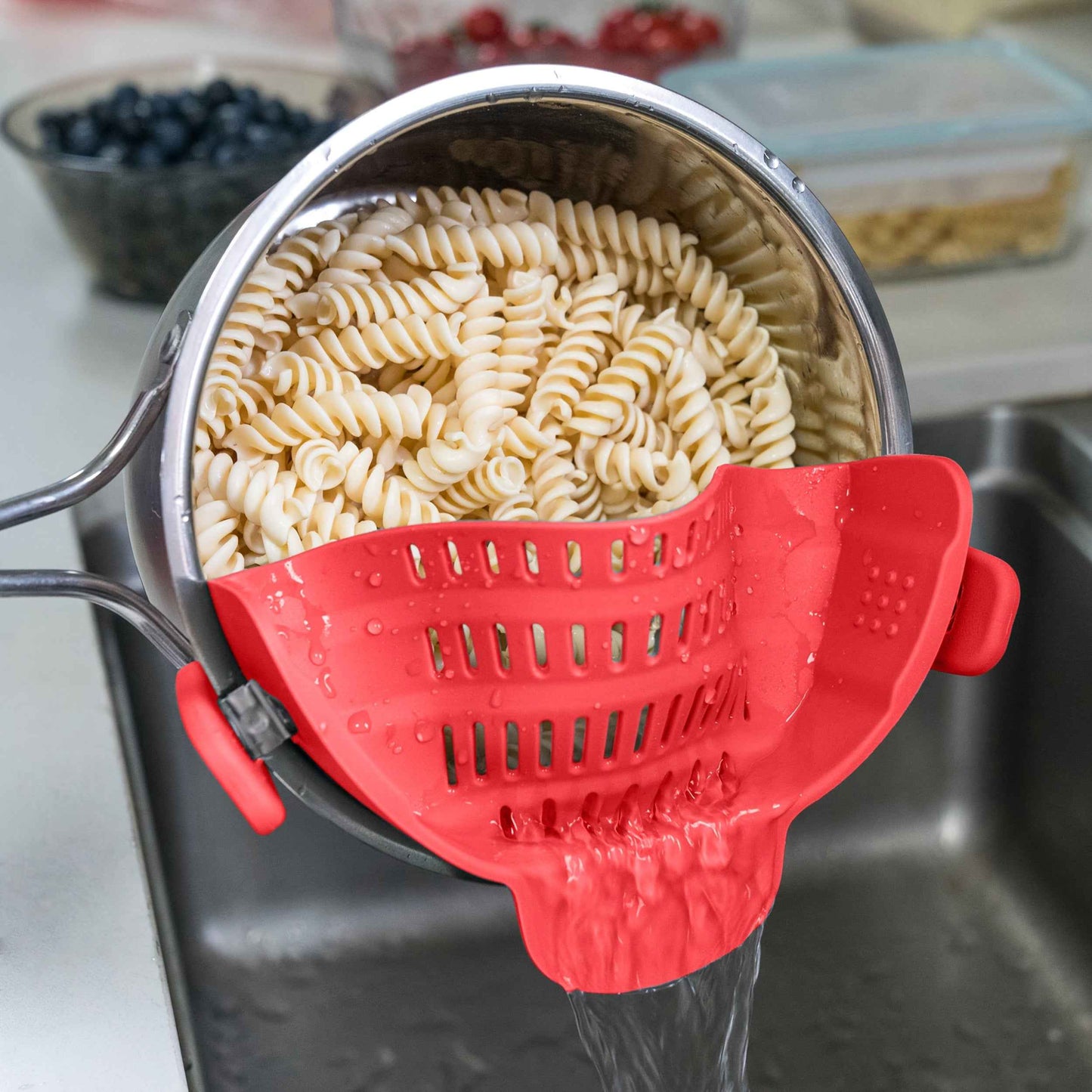 ABERZEY Clip-On Strainer for Pots and Pans - Durable Plastic Colander for Effortless Drainage of Pasta, Meat, and Vegetables - Modern Compact Design Compatible with Stainless Steel Manicure Tool Set Red